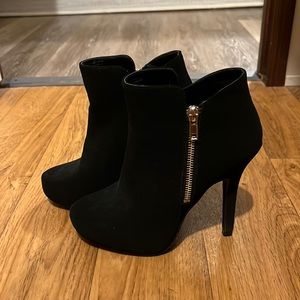 Heeled booties with zipper size 5.5 Madeline Stuart